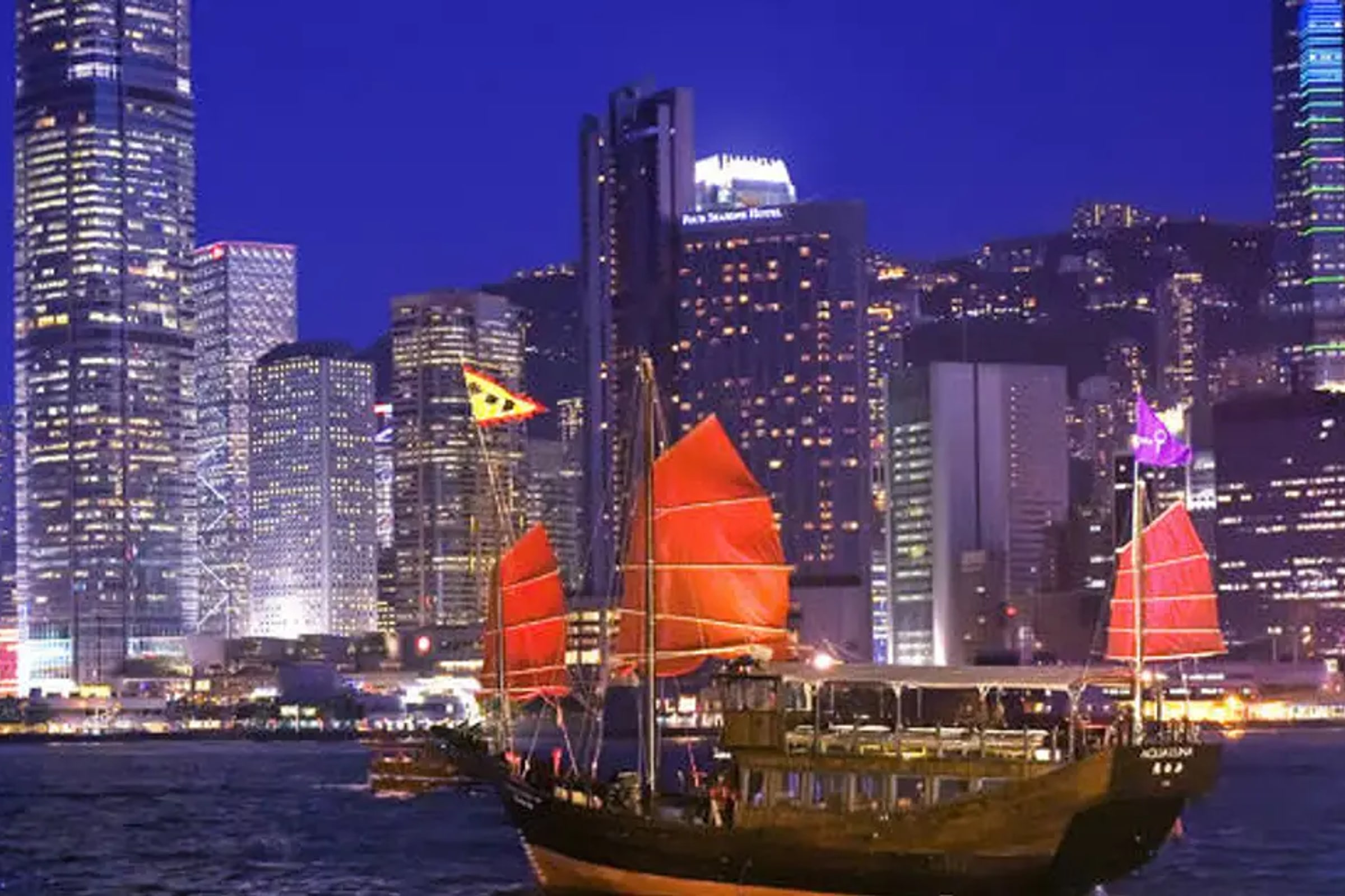 Aqua Luna: Symphony of Lights Cruise in Hong Kong